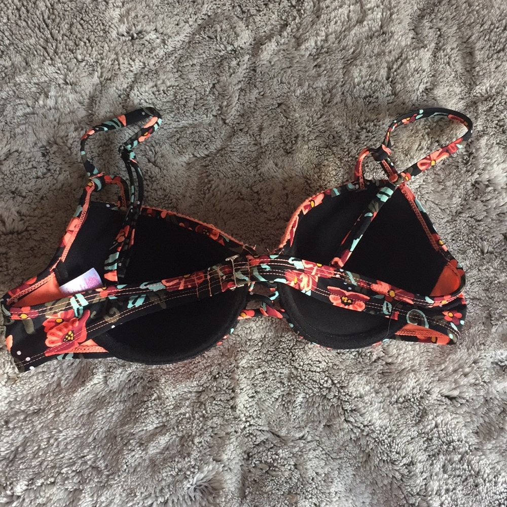 Bikini - Picture 5 of 7